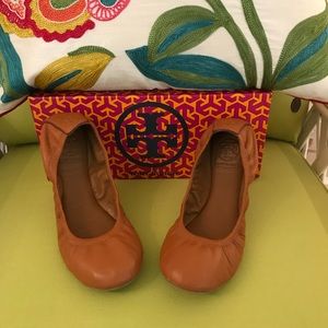 TORY BURCH.....Camel Ballet Flat